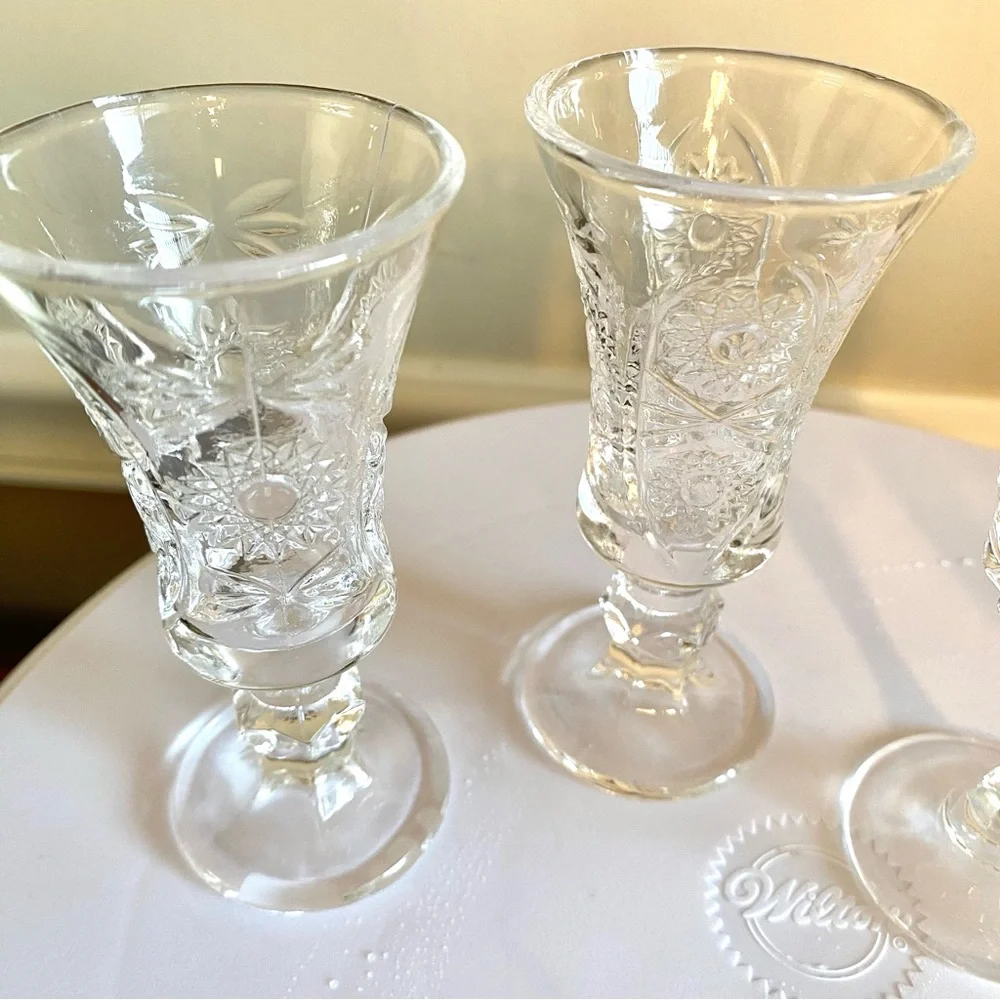 Apéritif 4pc set in glass and cut crystal or shot glasses vintage